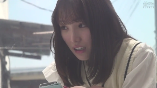 Face · Lower your head · shirt · Outdoor · 长发 · 钱包 · 忧愁 · 寻找