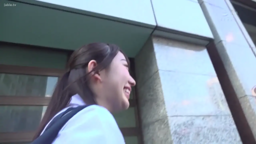 街道 · 背包 · 灿烂 · 侧颜 · 走动 · 阳光 · 欢笑 · 白色校服