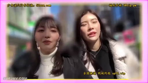中景 · 微笑 · 跪姿 · 诱惑 · 卧室床铺 · 碎花泳装 · 性感