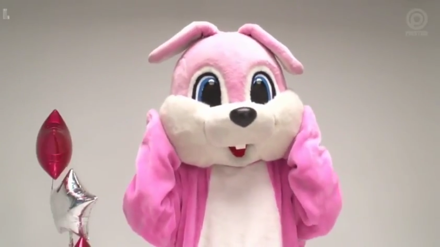 室内 · 上半身 · 玩偶服 · 托脸