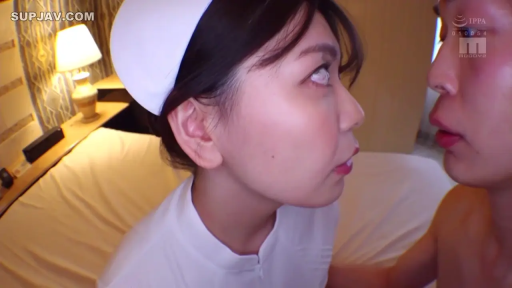 严肃 · 护士服 · 角色扮演 · 卧室 · 台灯 · 面部特写 · 对视 · 对坐