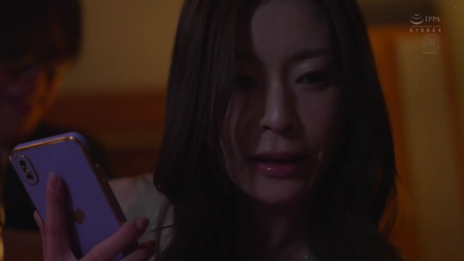 性交 · 投入 · 局部马赛克 · 办公室 · 全景 · 传教士式 · 职场OL装 · 粉色长凳