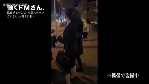 全身 · 职业装 · 行走 · 户外街道 · 步行