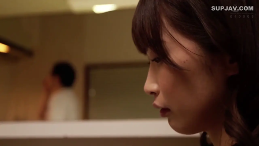 站立 · 注视 · 洗手间 · 侧脸 · 日常服饰 · 剧情向 · 镜子 · 忧愁