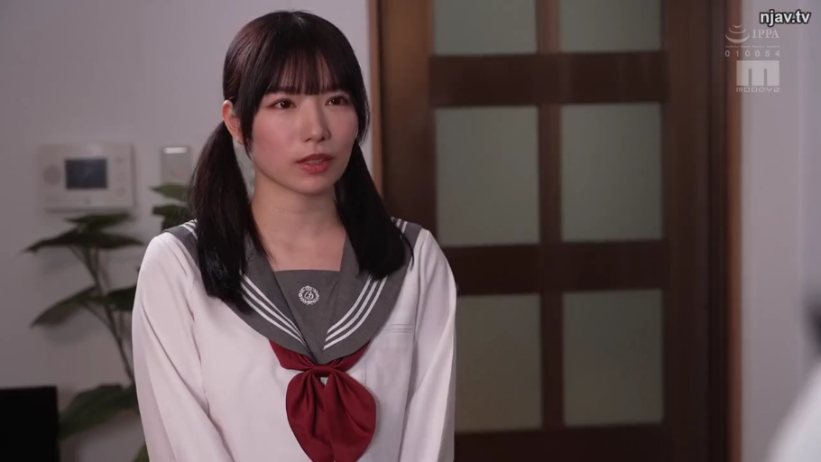 室内 · 站姿 · 半身 · 水手服