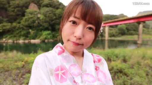 站立 · 微笑 · 面部特写 · 凝视 · 户外 · 浴衣 · 发饰 · 日本女性