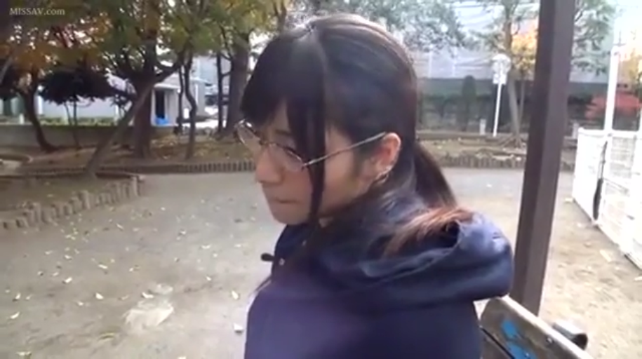 室内 · 投入 · 俯身 · 口交 · 白衬衫 · 嘴部 · 近景
