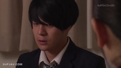 Indoor · Melancholy · 面部特写 · Gaze · Suit · 倾听 · 男性单人