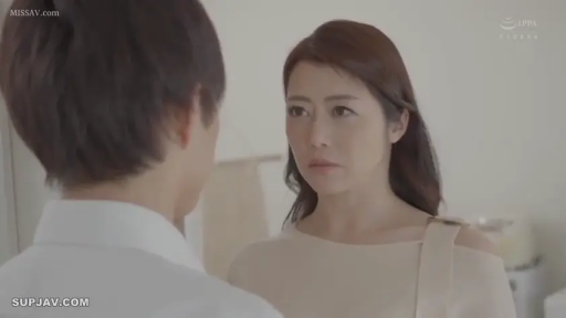 室内 · 忧郁 · 剧情 · 对立 · 凝视 · 头部特写 · 露肩装