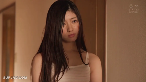 室内 · 憂鬱 · 站立 · 半身 · 长发 · 白色吊帯 · 侧望