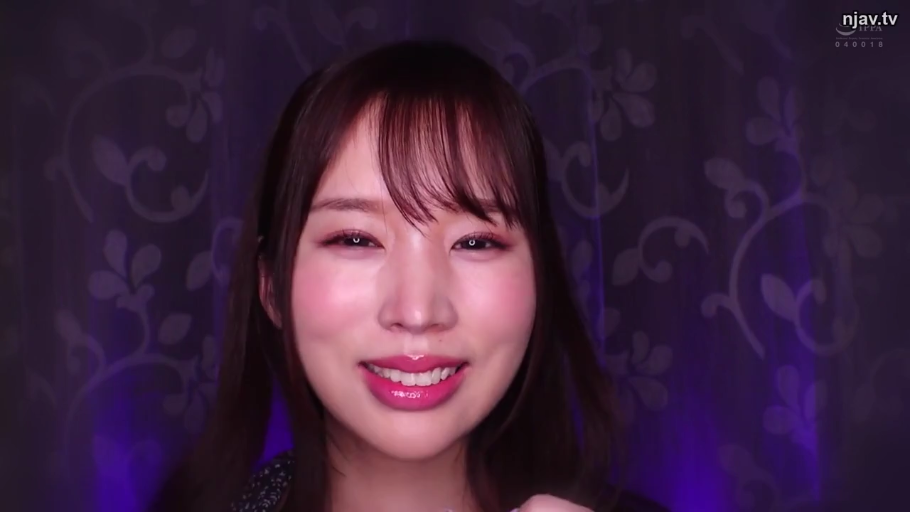 室内 · 脸部特写 · 甜美 · 微笑 · 常服 · 正面 · 齐刘海