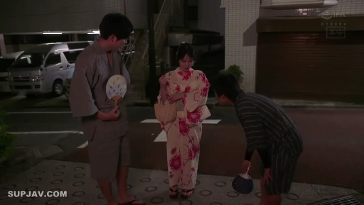 交谈 · 站立 · 全景 · 自然 · 浴衣 · 户外街道 · 扇子 · 日本