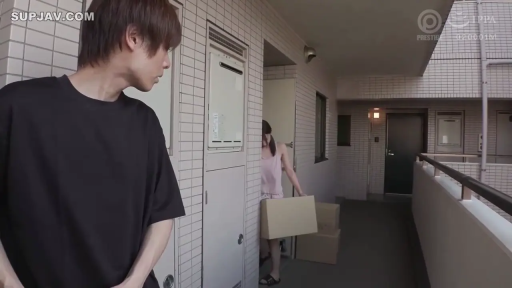 室内 · 露乳 · 俯身 · 特写 · 俯视 · 睡裙