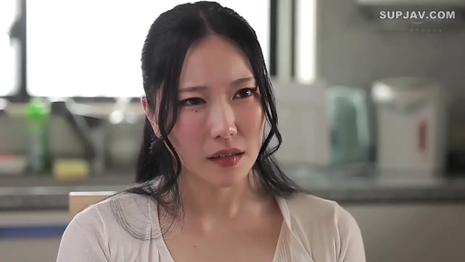 坐姿 · 忧郁 · 脸部 · 厨房 · 谈话 · 静态 · 白色外衣