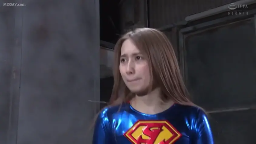 室内 · 严肃 · 角色扮演 · 站立 · 注视 · 特写 · 超级英雄紧身衣