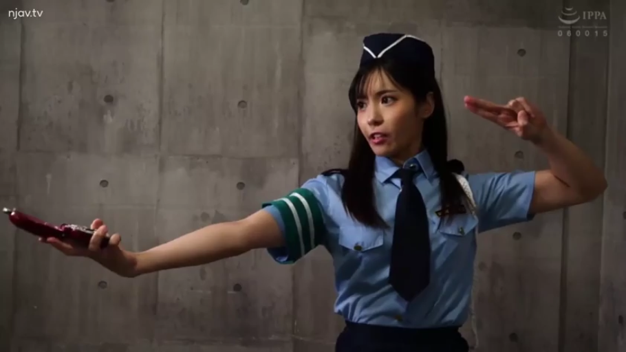 室内 · 真剣 · ロールプレイング · 站立 · いいえ · ポーズを取る · 警服 · インターホン