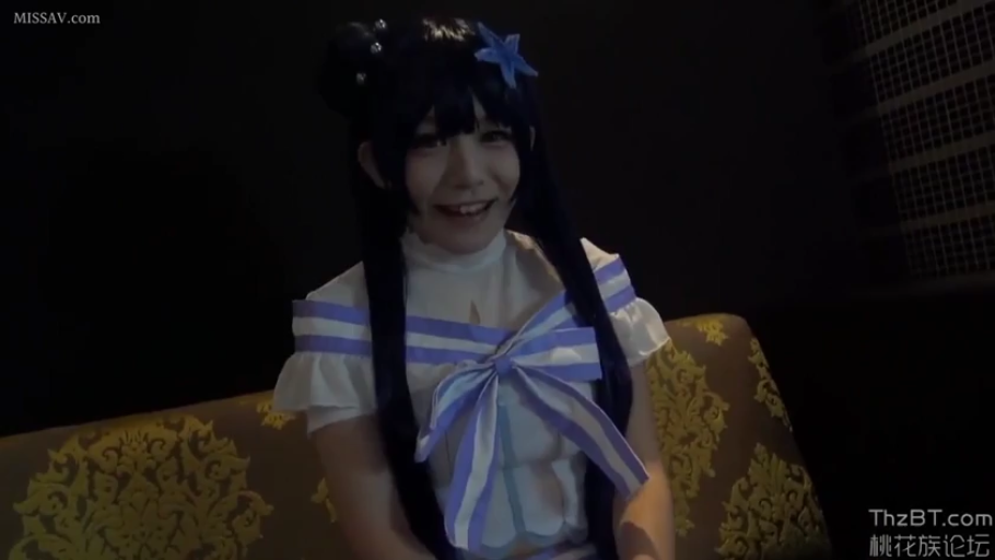 室内 · 座り姿勢 · 微笑 · カメラに向かって · 半身 · 长发 · 头饰 · 角色扮演服