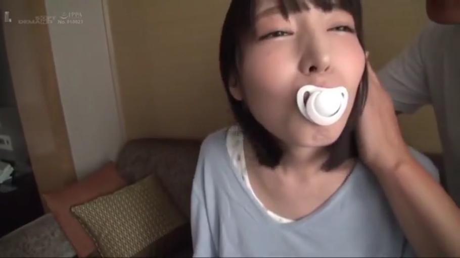 室内 · 享受 · 陶醉 · 仰头 · 侧脸 · 颈部
