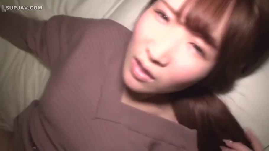 脸部特写 · 迷离 · 仰卧 · 床上 · 对视 · POV · 棕色针织衫