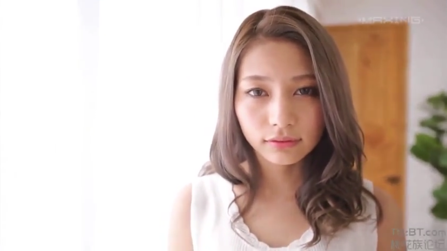 室内 · 臀部 · 弯腰 · 抚摸 · 侧脸 · 色情 · 柜子 · 衬衫短裙