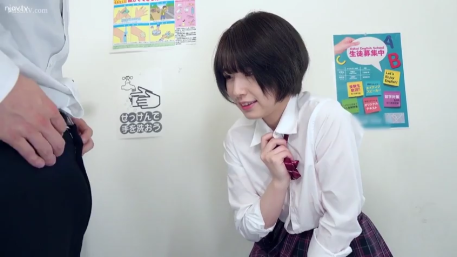 角色扮演 · 中景 · JK制服 · 期待 · 洗手间 · 海报 · 蹲下 · 凝视私处