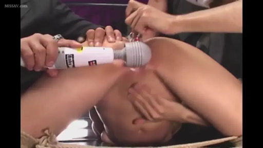 室内 · 全裸 · 束缚 · M字开腿 · 绳索 · 阴部特写 · 道具自慰