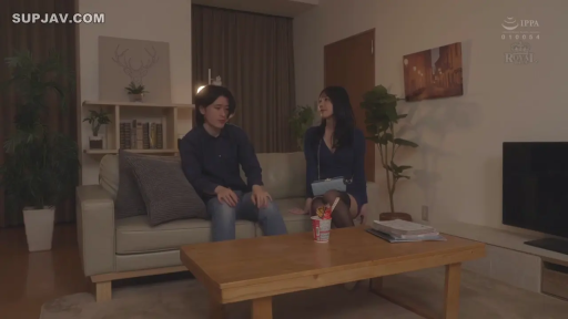 座り姿勢 · 会話 · 泡面 · ワンピース · 自然 · リビング · 居家