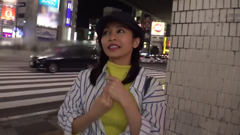 室内 · 揉乳 · 胸部特写 · 站立 · 微笑 · 特写 · 绿色比基尼