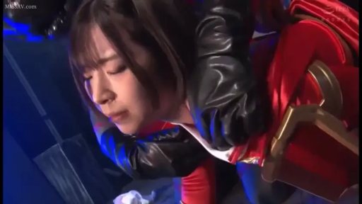 室内 · 角色扮演 · 喘息 · 特写 · 痛苦 · 卧姿 · Cosplay服饰 · 金发假发