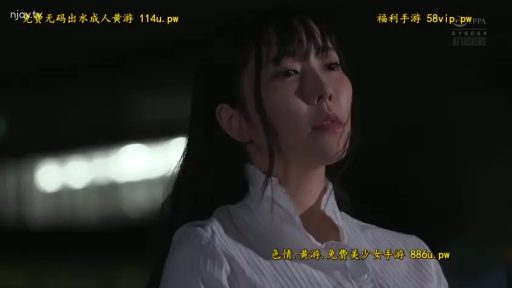 忧郁 · 白色衬衫 · 面部特写 · 凝视 · 户外 · 夜景 · 侧姿