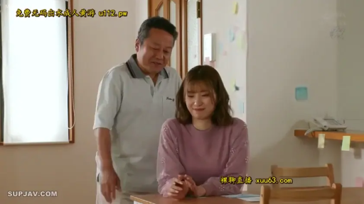 室内 · 坐姿 · 微笑 · 桌子 · 剧情 · 背后靠近 · 长袖针织衫