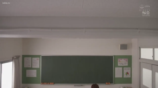 教室 · 站立 · 全景 · 黑板 · 无法辨认 · 无法辨认 · 面向黑板