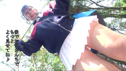 站立 · 微笑 · 户外 · 运动外套 · 仰拍 · 俯视 · 剧情向 · 细杆