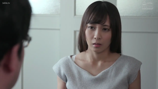 Indoor · Sitting Posture · Serious · Glasses · Close-up of the face · 对话 · 近景 · Grey knitted sweater