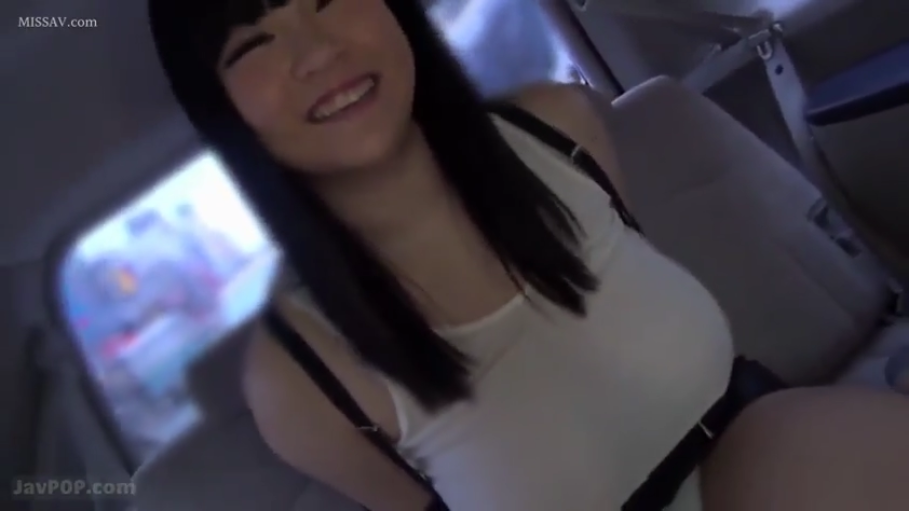 交谈 · 站立 · 中景 · 微笑 · 便利店 · 收银机 · 亚洲人 · 便利店制服