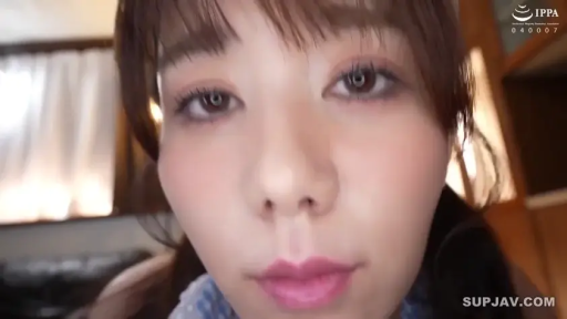 室内 · 投入 · 面部特写 · 接吻 · 半裸 · 对坐