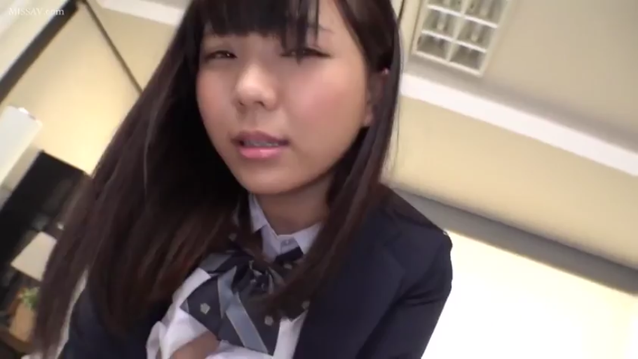 站立 · 平静 · 半身特写 · 注视 · 女仆装 · 制服诱惑 · 帆船模型 · 欧式房间