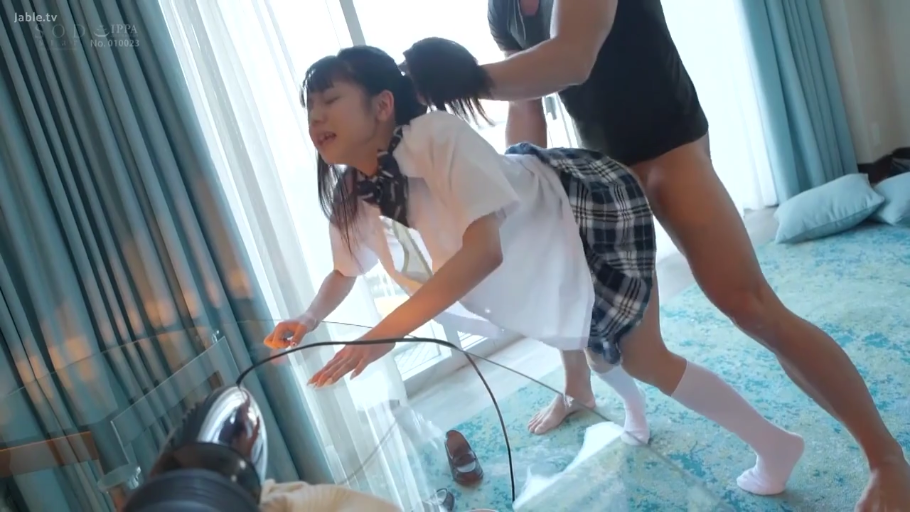 全身 · うつ伏せ · 制服 · 部屋 · 哭泣 · 凌辱 · ガラステーブル · 揪发