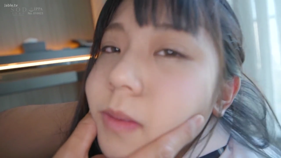 室内 · 座り姿勢 · 面部 · 迷離 · POV · 学生装 · 被捏脸