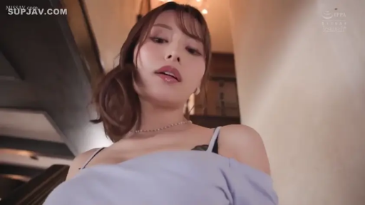 室内 · 面部 · 俯身 · 项链 · 诱惑 · 凝视 · 仰拍 · 露肩上衣