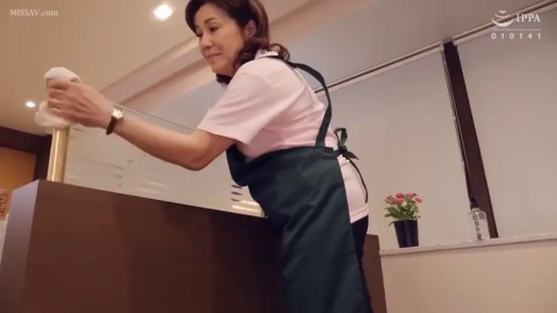 室内 · 面部 · 全裸 · 口交 · 闭眼 · 跪姿 · 齐刘海