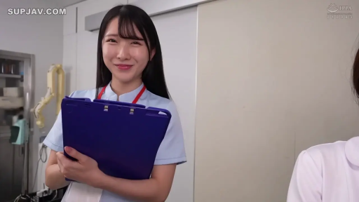 医院 · 中景 · 站姿 · 文件夹 · 制服诱惑 · 职业微笑 · 蓝色护士服 · 持文件夹