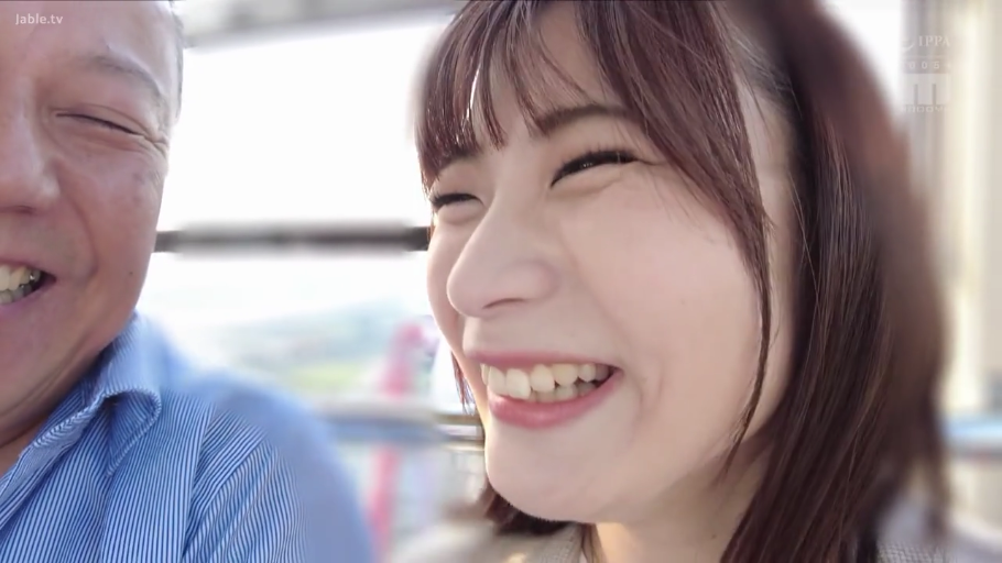 Close-up of the face · sit side by side · shirt · 大笑 · Laughter · 摩天轮