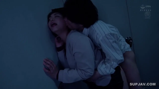 Kiss · No · Intoxicated · dim · 壁咚 · 休闲外套 · 走廊墙角