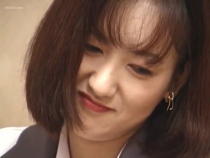 室内 · 面部特写 · 职业装 · 凝视 · 歪头 · 嫌弃