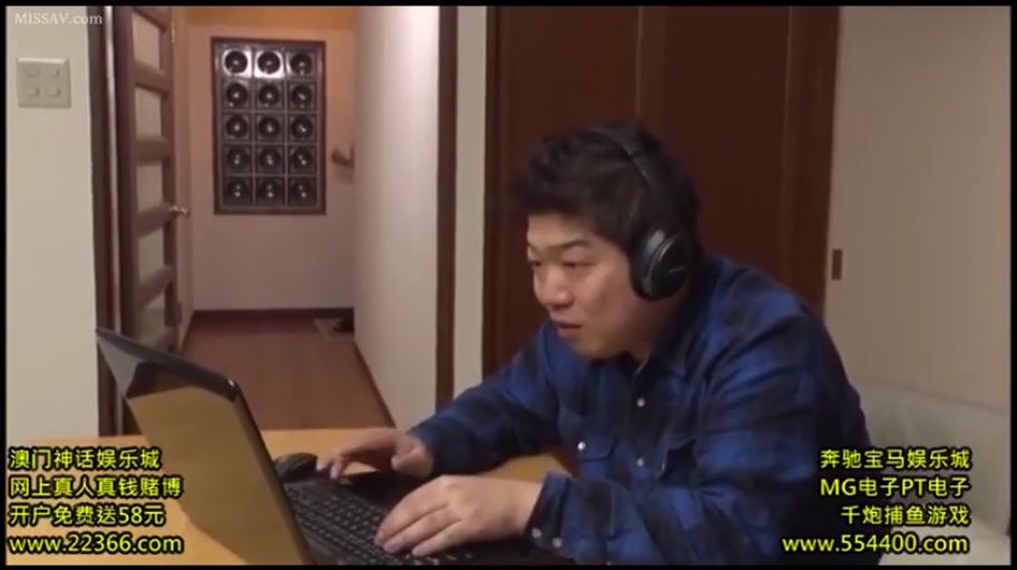 室内 · 站立 · 中景 · 剧情 · 期待 · 对峙 · 紧身衣 · 房门