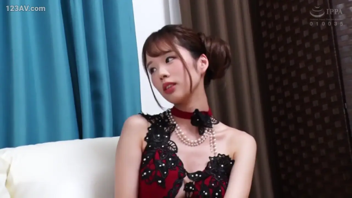 室内 · 坐姿 · 上半身 · 侧头看向一旁 · 微张嘴唇 · 红色蕾丝晚礼服