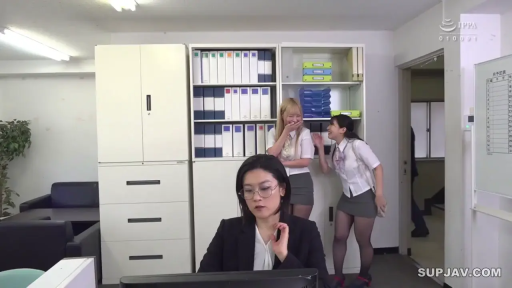 办公室 · 站立 · 中景 · ビジネススーツ · 职业微笑 · OL题材 · 文件柜 · 办公交谈