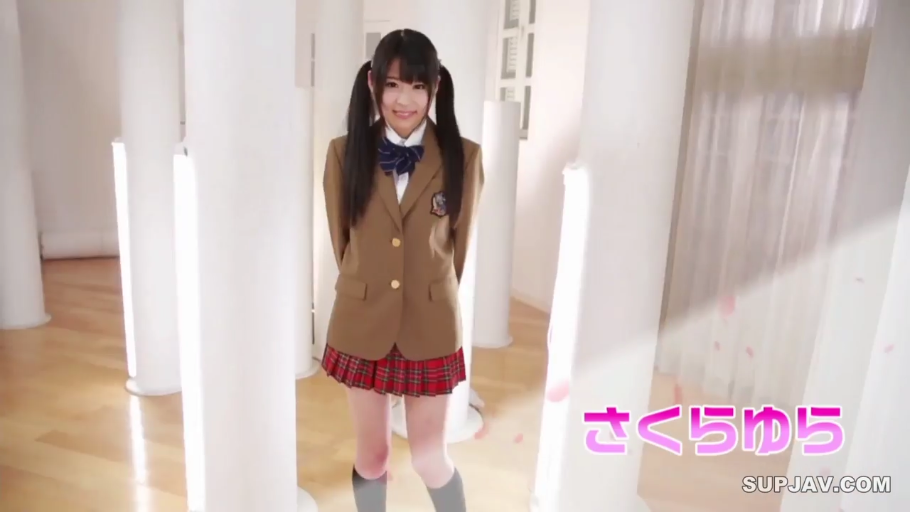 室内 · 全身 · 站立 · 微笑 · 面对镜头 · JK制服 · 双马尾 · 柱子