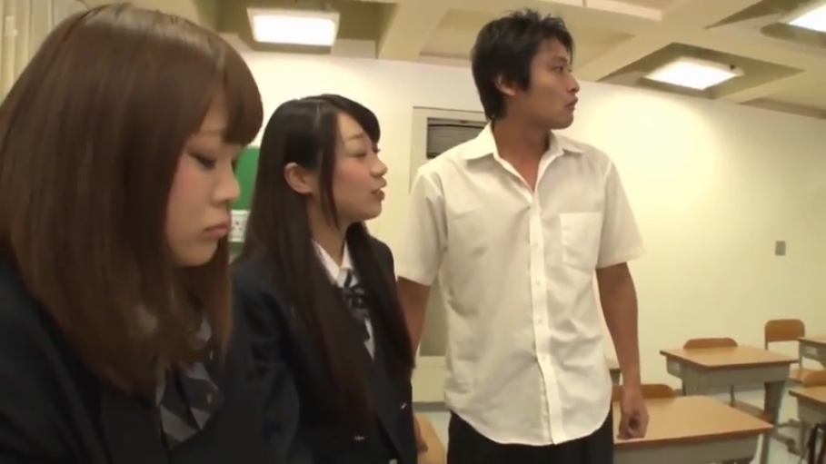 室内 · 胸部 · 揉乳 · 全裸 · 诱惑 · 双人 · 正面